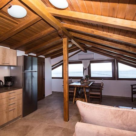 Golden Attic Apartment เนอาโรดา ภายนอก รูปภาพ