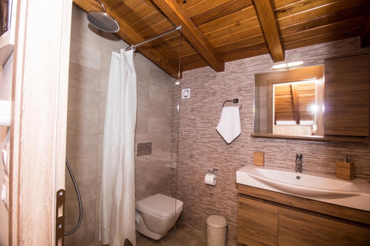 Golden Attic Apartment เนอาโรดา ภายนอก รูปภาพ