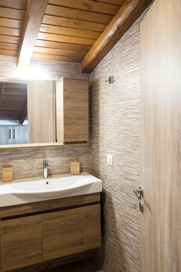 Golden Attic Apartment เนอาโรดา ภายนอก รูปภาพ