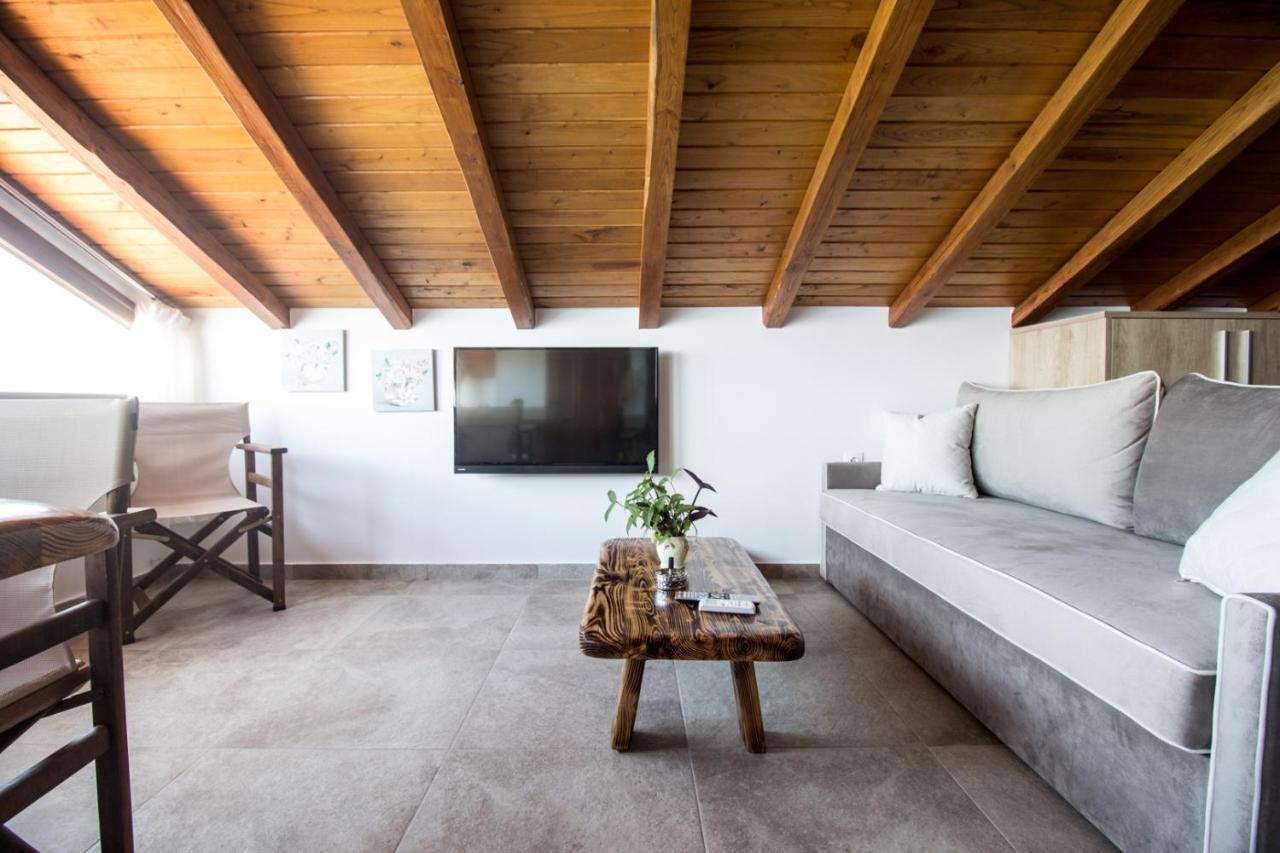 Golden Attic Apartment เนอาโรดา ภายนอก รูปภาพ