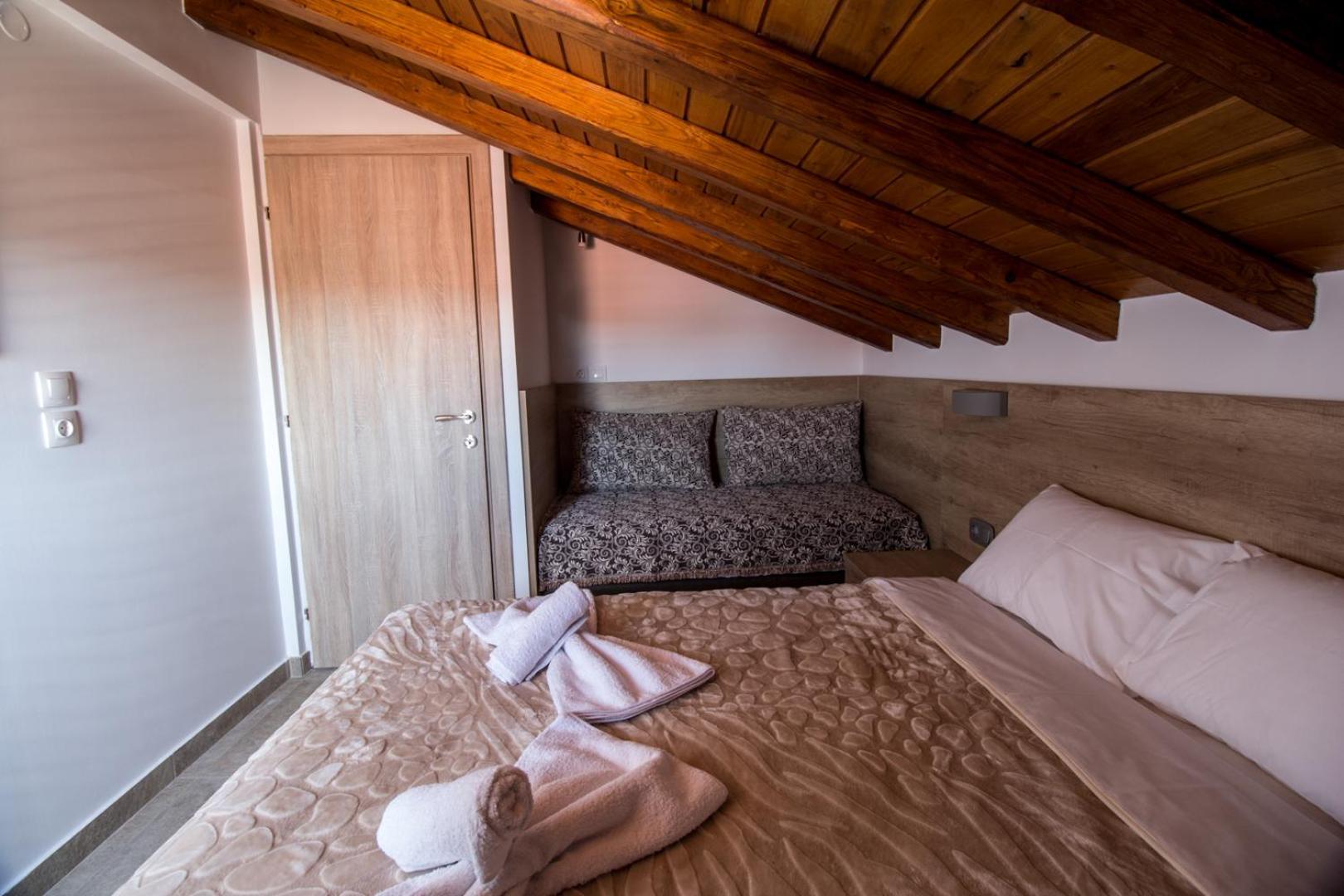 Golden Attic Apartment เนอาโรดา ภายนอก รูปภาพ