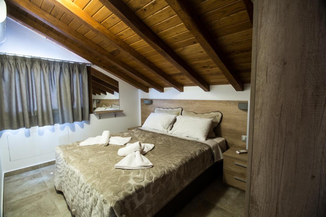 Golden Attic Apartment เนอาโรดา ภายนอก รูปภาพ