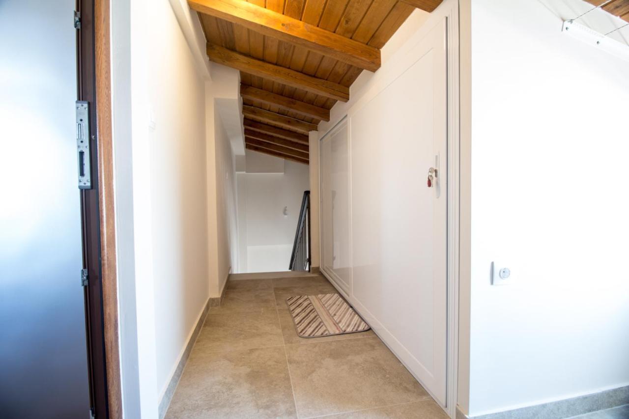Golden Attic Apartment เนอาโรดา ภายนอก รูปภาพ